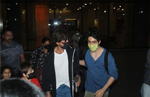Aryan Khan wins hearts for his protective gesture for dad SRK at airport, watch
